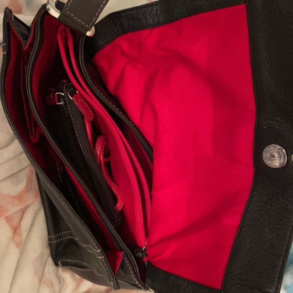 Jones New York bag with red interior. Comes with small crossbody that snaps in - Picture 4 of 5